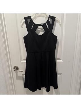 Betsey Johnson Fit & Flare Swing Dress Cutout Neckline Black Pockets Size 6 EUC